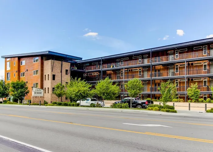 Chelan Resort Suites: Water Sunset
