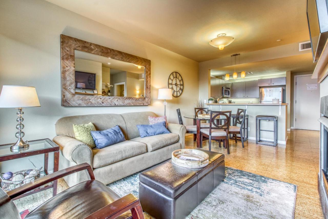 Suites: Water Sunset Chelan